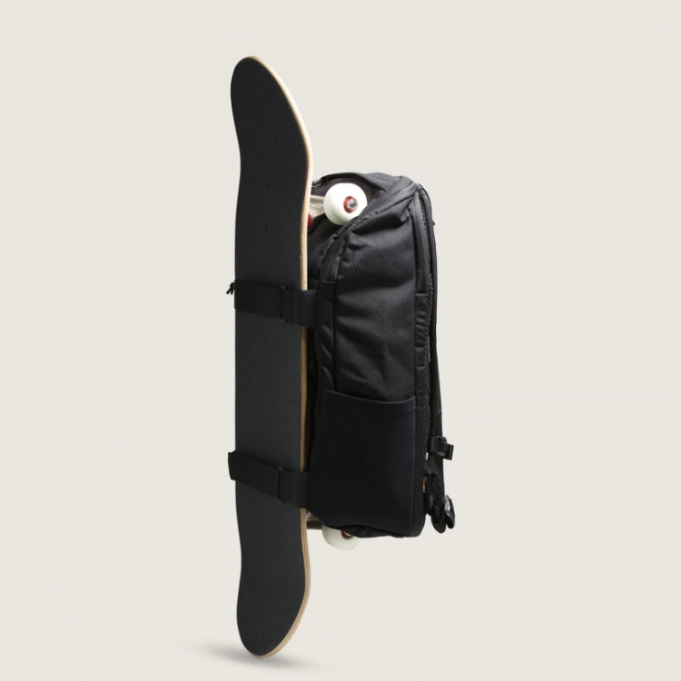 Obstacle Skatepack 6ZC1 Black Rips
